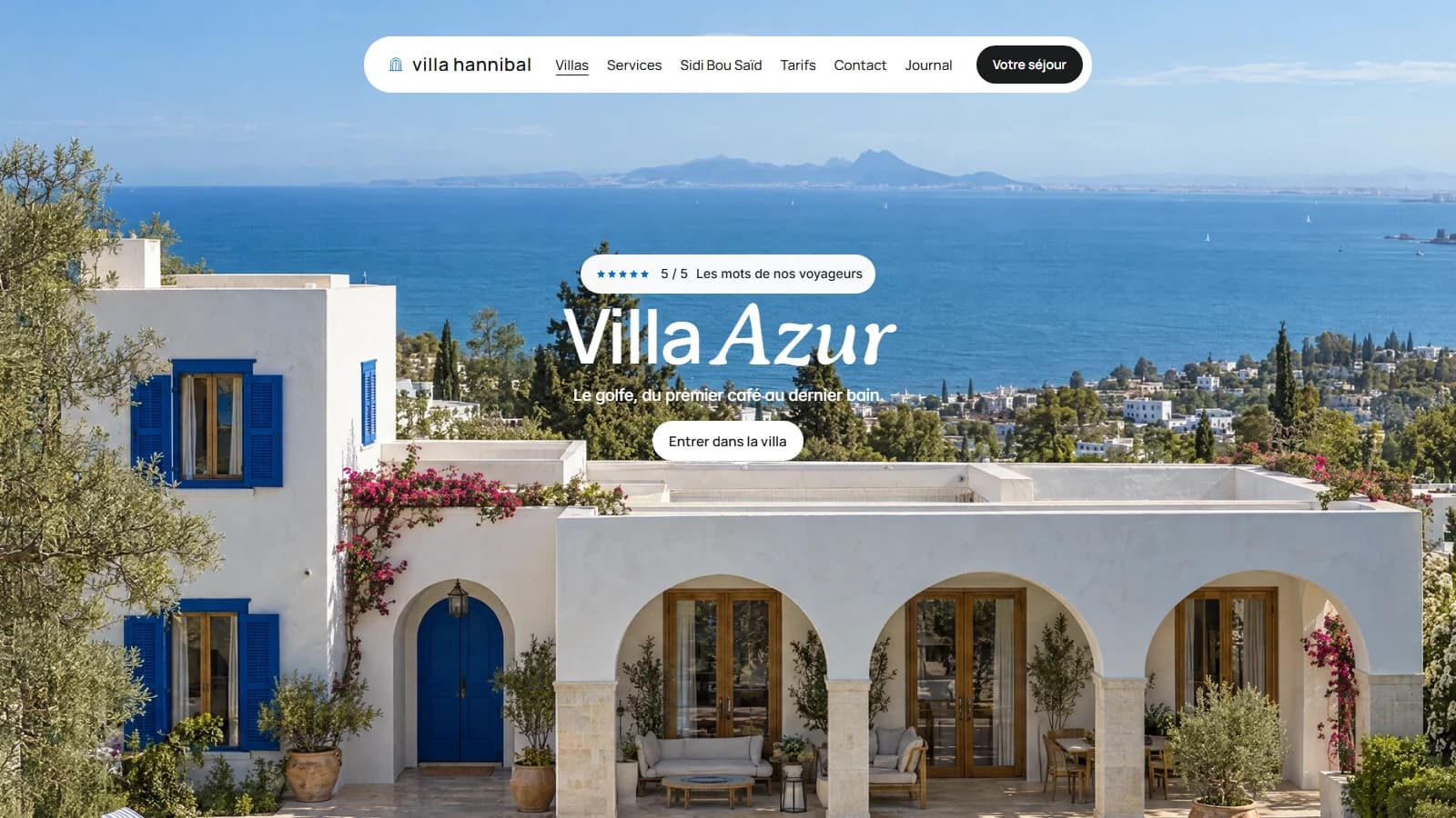 Villa Azur, ses trois arcades blanches et sa piscine face à la mer